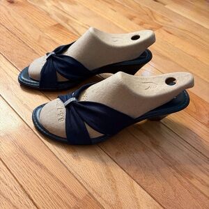Italian Shoemakers Women’s 7.5 Navy Wedges with Rhinestone Accent Bow Detail